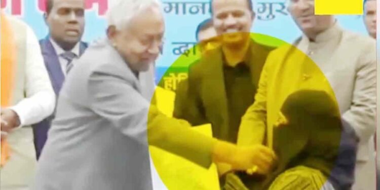 नियुक्ति पत्र कार्यक्रम में महिला का हिजाब खींचने का आरोप, नीतीश कुमार पर RJD और कांग्रेस का हमला