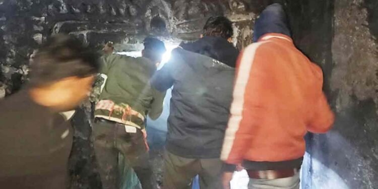 सागर में आगजनी से दहला गांव, दो भाइयों की मौत, युवती के बयान से लव जिहाद का आरोप