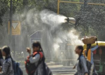 दिल्ली में क्लास 5th तक स्कूल बंद, जहरीली हवा के बीच सरकार का बड़ा फैसला