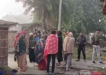 पत्नी की मौत से परेशान पति ने पांच बच्चों के साथ लगाई फांसी, ‘भगवान’ ने बचा ली 2 की जान