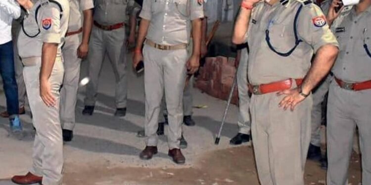 दिल्ली: बंद कमरे में युवती ने की आत्महत्या? कॉलेज में लास्ट ईयर के एग्जाम में हुई थी फेल