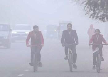 दिल्ली की दमघोंटू हवा… तीन दिन से हालत खराब, 12 इलाकों में AQI ‘खतरनाक’, वजीरपुर सबसे प्रदूषित