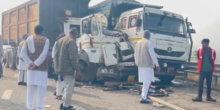दिल्ली-मुंबई एक्सप्रेस-वे पर एक के बाद एक टकराईं 20 गाड़ियां, 2 लोगों की मौत… 15 घायल