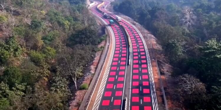 MP में ‘लाल सड़कें’… भारत में पहली बार हाइवे पर ‘टेबल-टॉप रेड मार्किंग’, जानें क्यों है यह खास