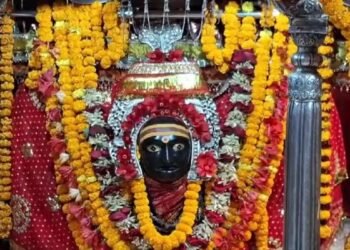 बिहार के चर्चित थावे मंदिर में चोरी, मां दुर्गा का सोने का मुकुट लेकर चोर फरार