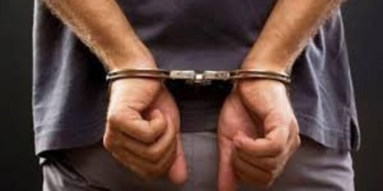 शराब कारोबारी का पीएसओ 50 लाख लेकर भागा, पुलिस ने पकड़ा तो बोला- हिमाचल में फलों का बाग लगाना चाहता था