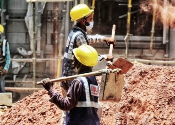 ‘इंडस्ट्रियलिस्ट का फायदा, मजदूर का नुकसान?’ नये लेबर कोड्स पर बड़ा सवाल, जज-वकील में हुई तीखी बहस