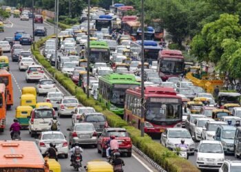 दिल्ली-NCR के वाहन मालिकों को राहत, अब PUC और फिटनेस पर चलेंगी गाड़ियां, उम्र सीमा से राहत