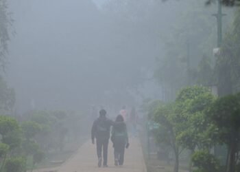दिल्ली में फिर छाई जहरीली धुंध… आनंद विहार, जहांगीरपुरी में AQI पहुंचा 400 पार