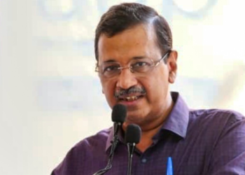 ‘प्रधानमंत्री ओमान में, राहुल जर्मनी… दिल्ली बनी गैस चैंबर’, प्रदूषण पर केजरीवाल ने दिया ये चैलेंज