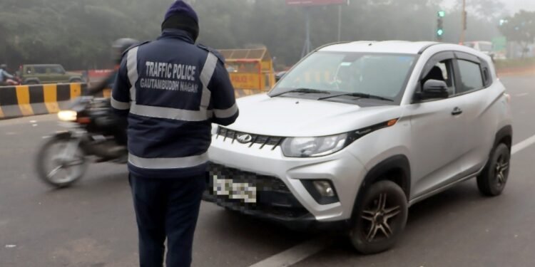 पहले दिन 61 हजार PUCC जारी, 3700 वाहनों के चालान… दिल्ली में पॉल्यूशन कंट्रोल को लेकर सख्ती का दिखा असर