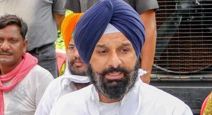 भ्रष्टाचार मामले में बिक्रम मजीठिया की याचिका पर हुई सुनवाई, SC ने जारी किया नोटिस