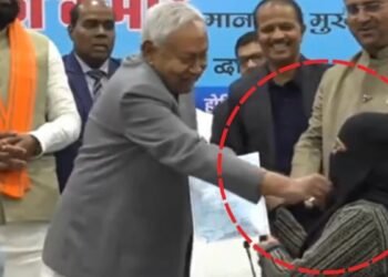 ‘हिजाब हमारा आत्मसम्मान’, CM नीतीश के खिलाफ फूटा छात्राओं का गुस्सा, इल्तिजा मुफ्ती ने थाने में दी शिकायत