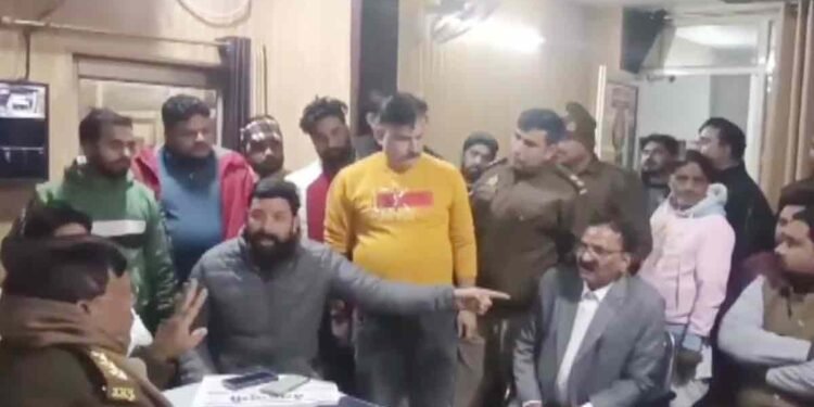 UP: मेरठ में हिंदू युवती से छेड़छाड़ का आरोप, पुलिस बोली- CCTV  छेड़छाड़ की पुष्टि नहीं हुई