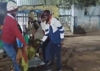 प्रॉपर्टी का लालच और रिश्ते का खून…, हैवान बने बेटे ने पिता को लाठी से पीट-पीटकर  ले ली जान