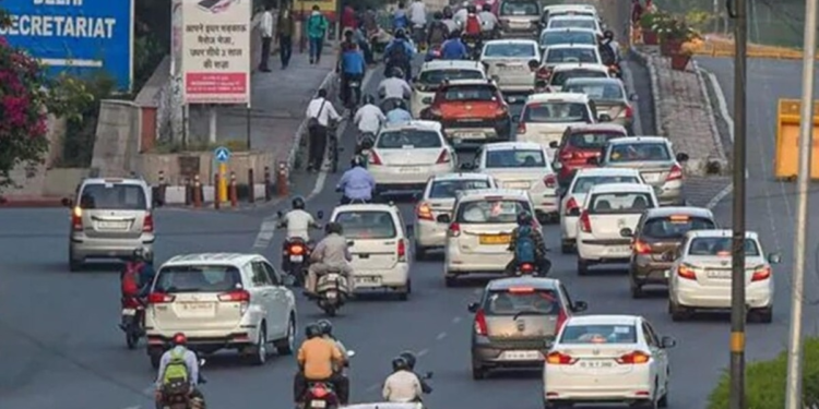 दिल्ली-NCR में एक तिहाई वाहन पुराने…सर्दियों में PM 2.5 का कारण हैं 25 प्रतिशत गाड़ियां