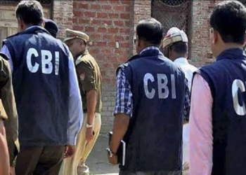 10 लाख की डिमांड, 4 लाख रिश्वत लेते इंस्पेक्टर और असिस्टेंट कमिश्नर को CBI ने दबोचा
