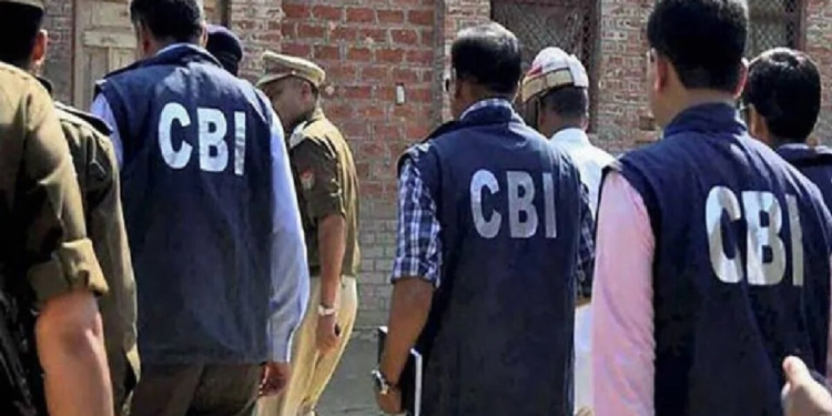 10 लाख की डिमांड, 4 लाख रिश्वत लेते इंस्पेक्टर और असिस्टेंट कमिश्नर को CBI ने दबोचा