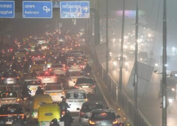 फॉग और स्मॉग से डबल डेंजर झेल रही दिल्ली, सुबह-सुबह जीरो विजिबिलिटी