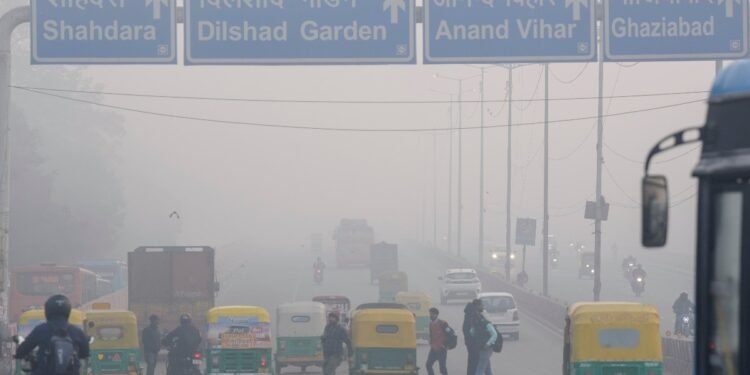 दिल्ली-NCR में आज भी भयंकर कोहरा! 129 उड़ानें रद्द, AQI में कोई सुधार नहीं… IMD ने दी ये चेतावनी