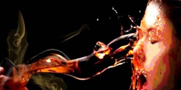 पटना में ब्यूटी पार्लर की मालिक पर एसिड अटैक, घर लौटते हुए बाइक सवारों ने किया हमला
