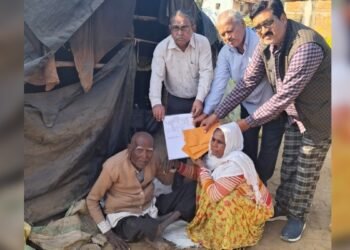 ‘साहब, मैं जिंदा हूं…’, मंत्री के पैरों में गिरकर मांगी ‘जिंदगी’, 14 साल बाद हुआ ‘जिंदा’