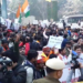 दिल्ली में बांग्लादेश उच्चायोग के बाहर VHP का प्रोटेस्ट, उधर ढाका में भी भारतीय उच्चायोग के बाहर बख्तरबंद गाड़ियां तैनात