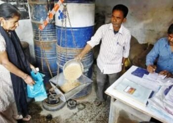 MP में राशन माफिया का नया खेल… अनाज के बदले थमा रहे कैश, उसमें भी ₹20 का ‘कमीशन’