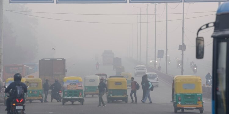 दिल्ली-NCR में प्रदूषण के स्तर में सुधार… GRAP-4 हटा, इन पाबंदियों से मिलेगी राहत