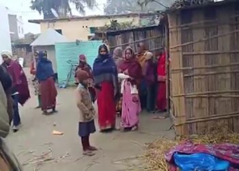 बिहार: बेतिया में कटहल के पेड़ से लटका मिला युवक का शव, हत्या की आशंका