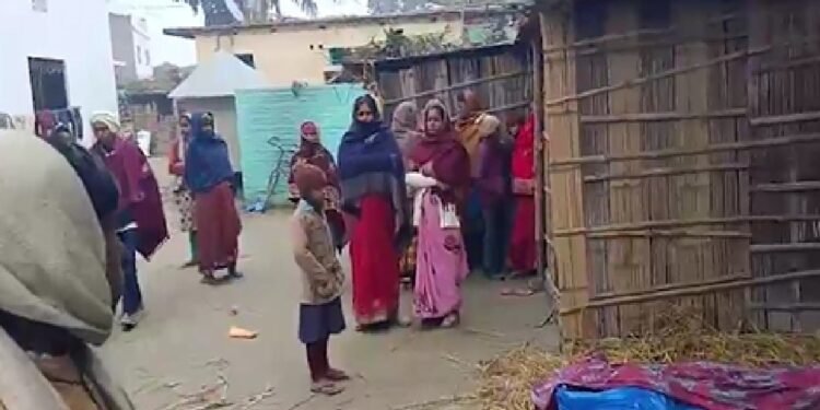 बिहार: बेतिया में कटहल के पेड़ से लटका मिला युवक का शव, हत्या की आशंका