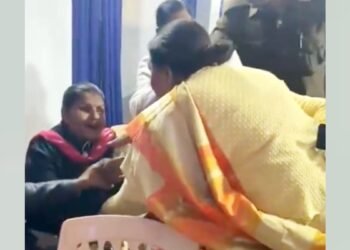 ‘तू अगले जन्म में भी अंधी बनेगी…’, जबलपुर में BJP नेत्री ने दबाया दिव्यांग महिला का मुंह; दिग्विजय बोले- शर्मनाक