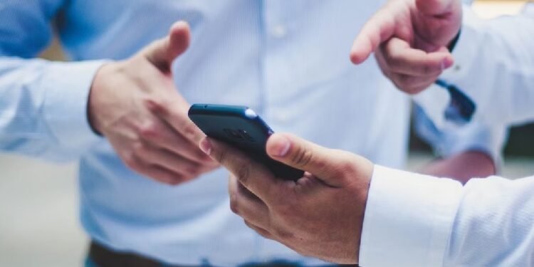 किसी ने 500 KM दूर से तो किसी ने दूसरों से लगवाई हाजिरी… भोपाल में डॉक्टरों की फर्जी अटेंडेंस का खेल बेनकाब