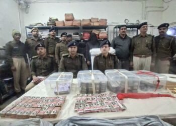 नकली सिगरेट के धंधे का ‘मास्टर हब’ बना मुंगेर… ITC फैक्ट्री कनेक्शन बेनकाब, 85 लाख कैश और हथियारों संग 3 गिरफ्तार