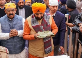 हरियाणा CM नायब सिंह सैनी ने गुरुद्वारा श्री फतेहगढ़ साहिब में टेका माथा, साहिबजादों को दी श्रद्धांजलि