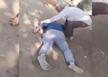 बात करते- करते गिरा और चली गई जान, कैमरे में कैद हुआ मौत का वीडियो