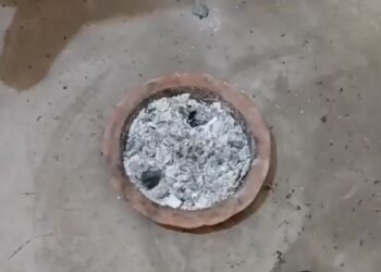 बंद कमरे में अंगीठी जलाकर सोया था परिवार… चार लोगों की दर्दनाक मौत, चार की हालत गंभीर