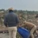 नदी का किनारा, भट्ठियां, नीले ड्रम और महुआ… बिहार के हाजीपुर में चल रहा था देसी शराब का कारोबार
