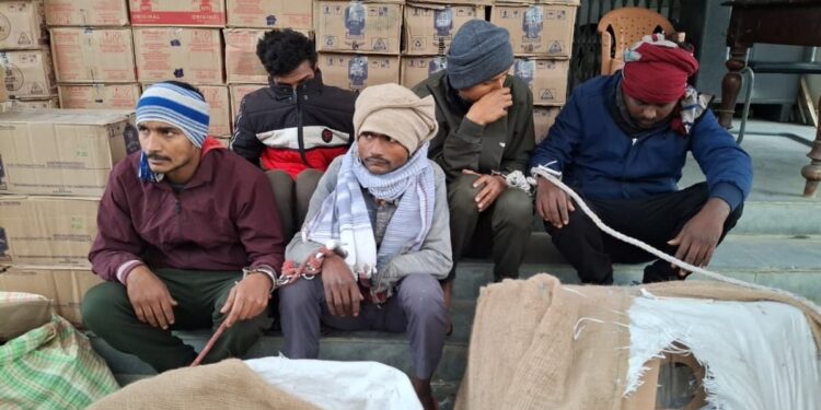 मुजफ्फरपुर: नए साल से पहले 22 लाख की विदेशी शराब जब्त, पांच तस्कर गिरफ्तार