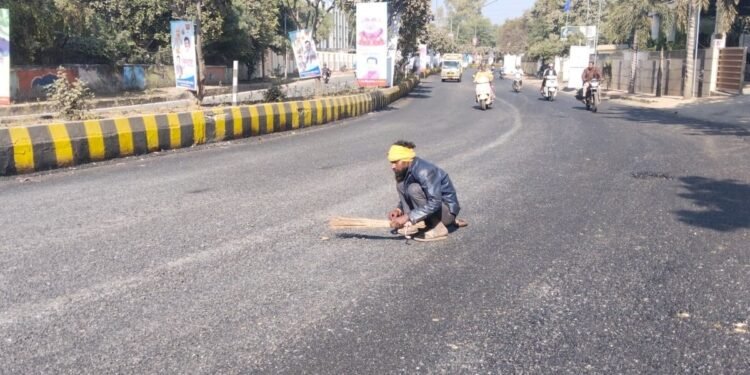 अमित शाह का दौरा और चमक गईं ग्वालियर की सड़कें, लोग बोले- पहले फंड नहीं था, अब रातो-रात पैसा कहां से आया?