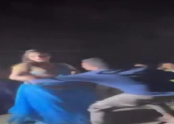 मुजफ्फरपुर: बर्थडे पार्टी में महिला डांसर संग तमंचा लहराता रहा युवक, फायरिंग का VIDEO वायरल