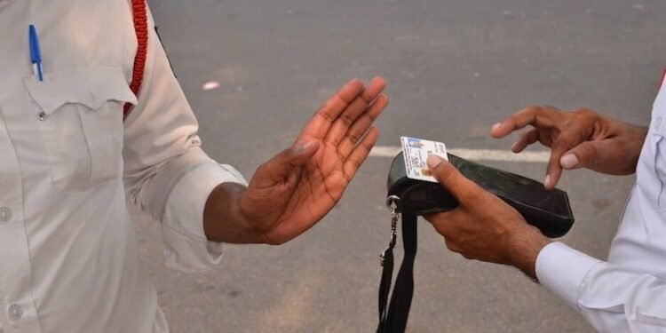 नए साल के जश्न से पहले दिल्ली ट्रैफिक पुलिस की सख्ती, एक दिन में काटे करीब 24 हजार चालान