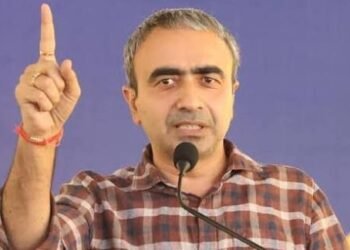 दिल्ली के बाद हरियाणा में भी टीचर्स को कुत्तों की निगरानी का काम देने पर विवाद, AAP ने साधा निशाना