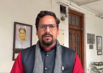 टीचर्स से आवारा कुत्तों की गिनती पर सियासी संग्राम… AAP ने BJP सरकार को घेरा, शेयर किया आदेश