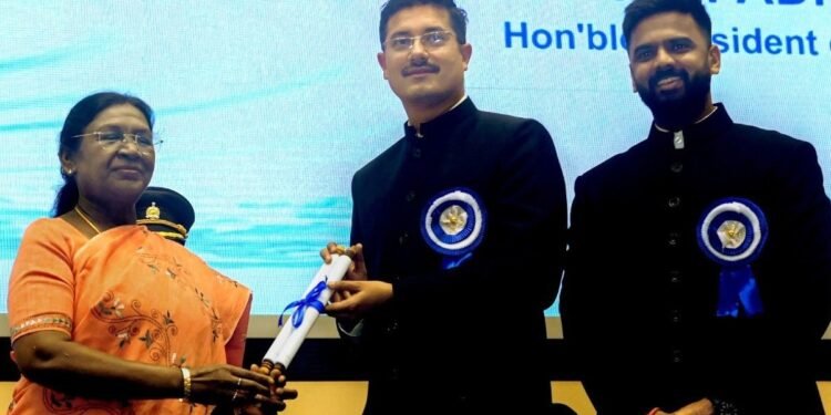 खंडवा के ‘वॉटर अवार्ड’ पर सियासी घमासान… जीतू पटवारी बोले- AI से कुएं बनाकर जीत लिया पुरस्कार; प्रशासन ने आरोपों को बताया निराधार