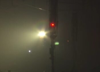 घना कोहरा, जहरीली हवा… दिल्ली एनसीआर में मौसम की मार, 383 पहुंचा AQI