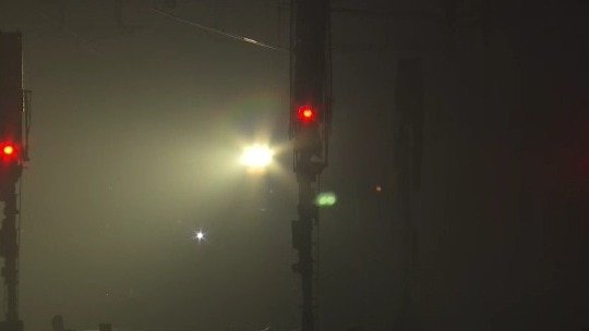 घना कोहरा, जहरीली हवा… दिल्ली एनसीआर में मौसम की मार, 383 पहुंचा AQI