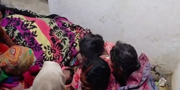 अलाव जलाकर सोया और कभी नहीं जागा परिवार, नाती, नातिन और नानी की दम घुटने से मौत
