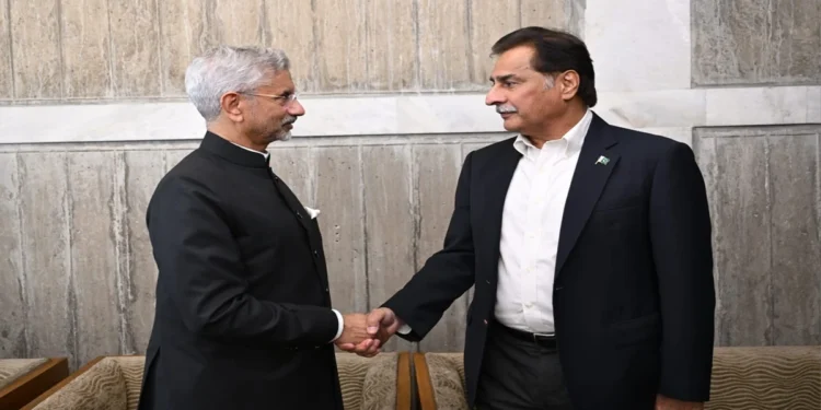 अभिनंदन पर पाक की पोल खोलने वाले नेता के जब सामने आए जयशंकर, किया कुछ ऐसा, हर तरफ चर्चा