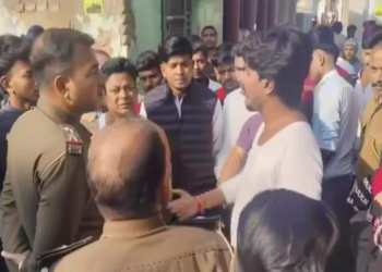 मोतिहारी में बाबरी मस्जिद विध्वंस पर सैकड़ों घरों पर लगाए गए आपत्तिजनक पोस्टर, पढ़ें विवादित नारा